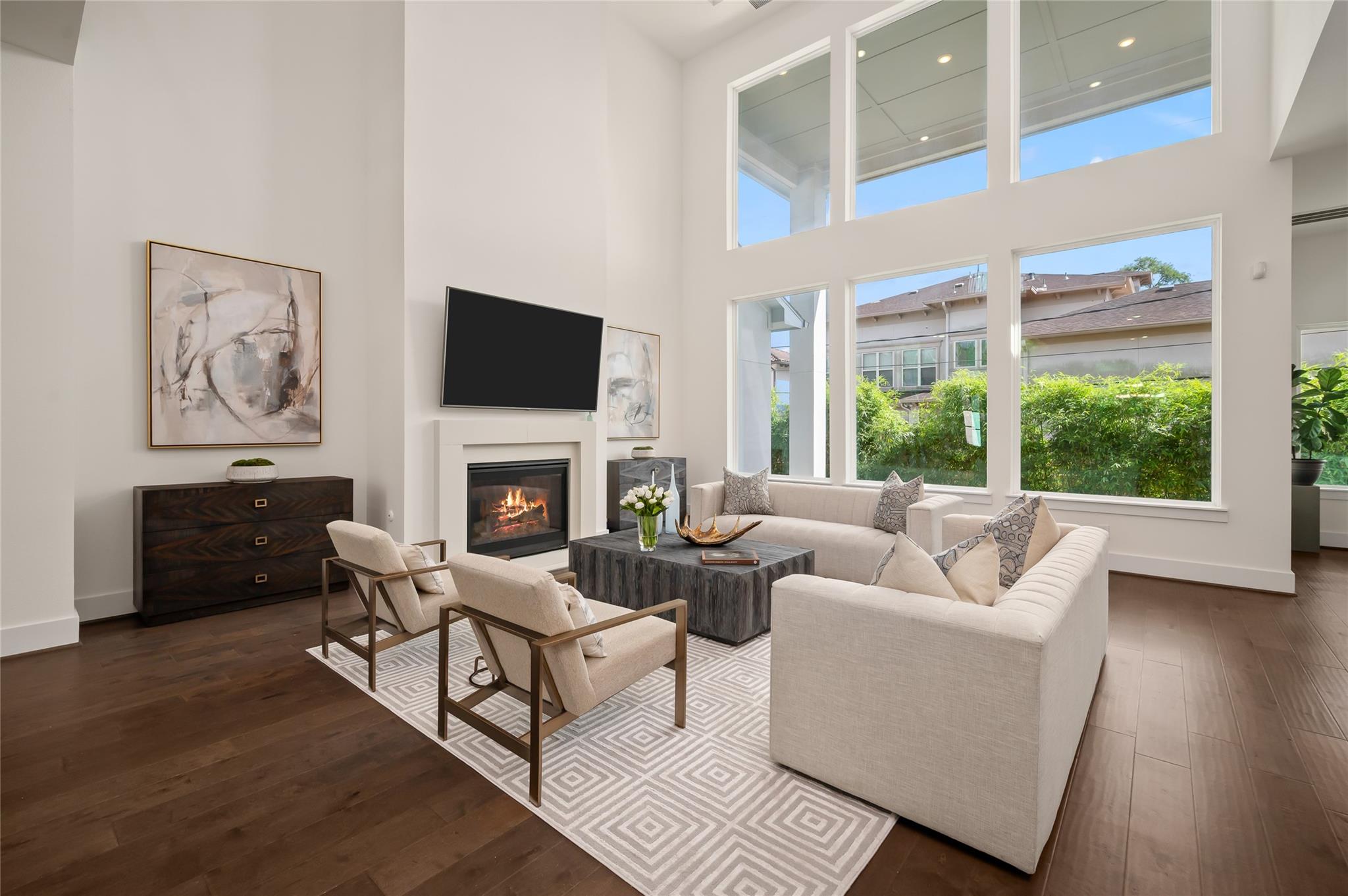 2215 Macarthur Street