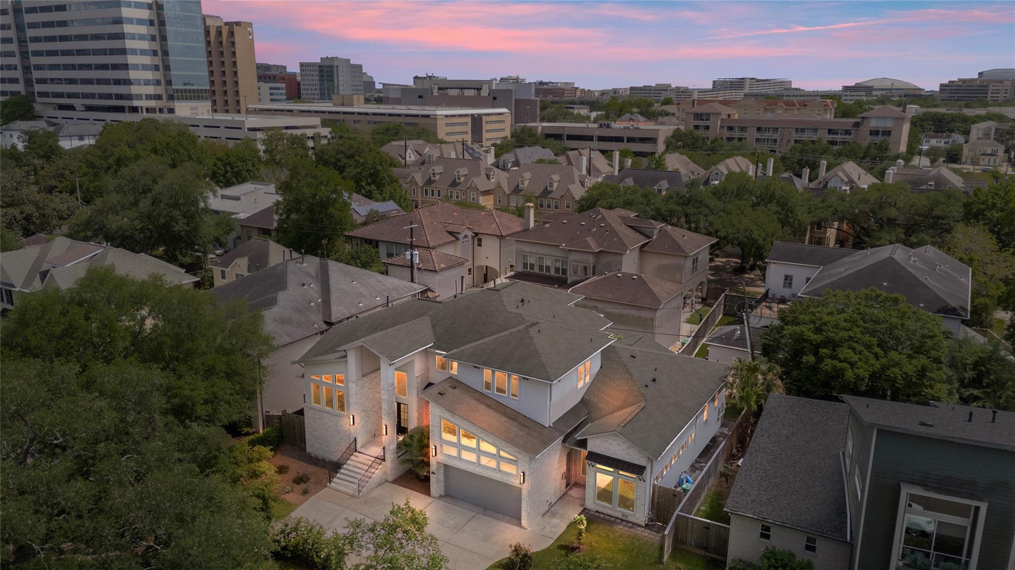 2215 Macarthur Street