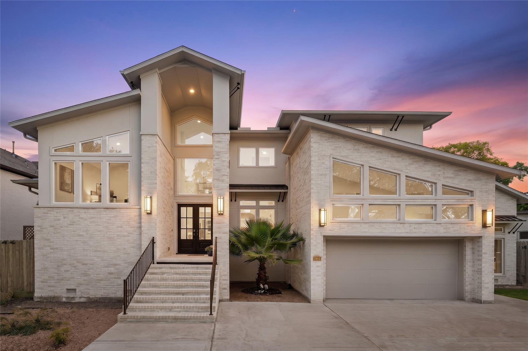 2215 Macarthur Street