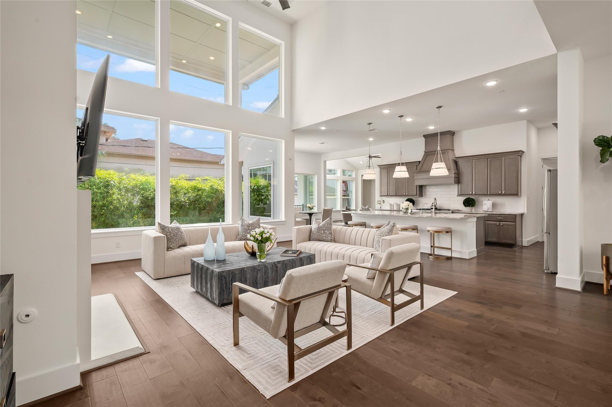 2215 Macarthur Street