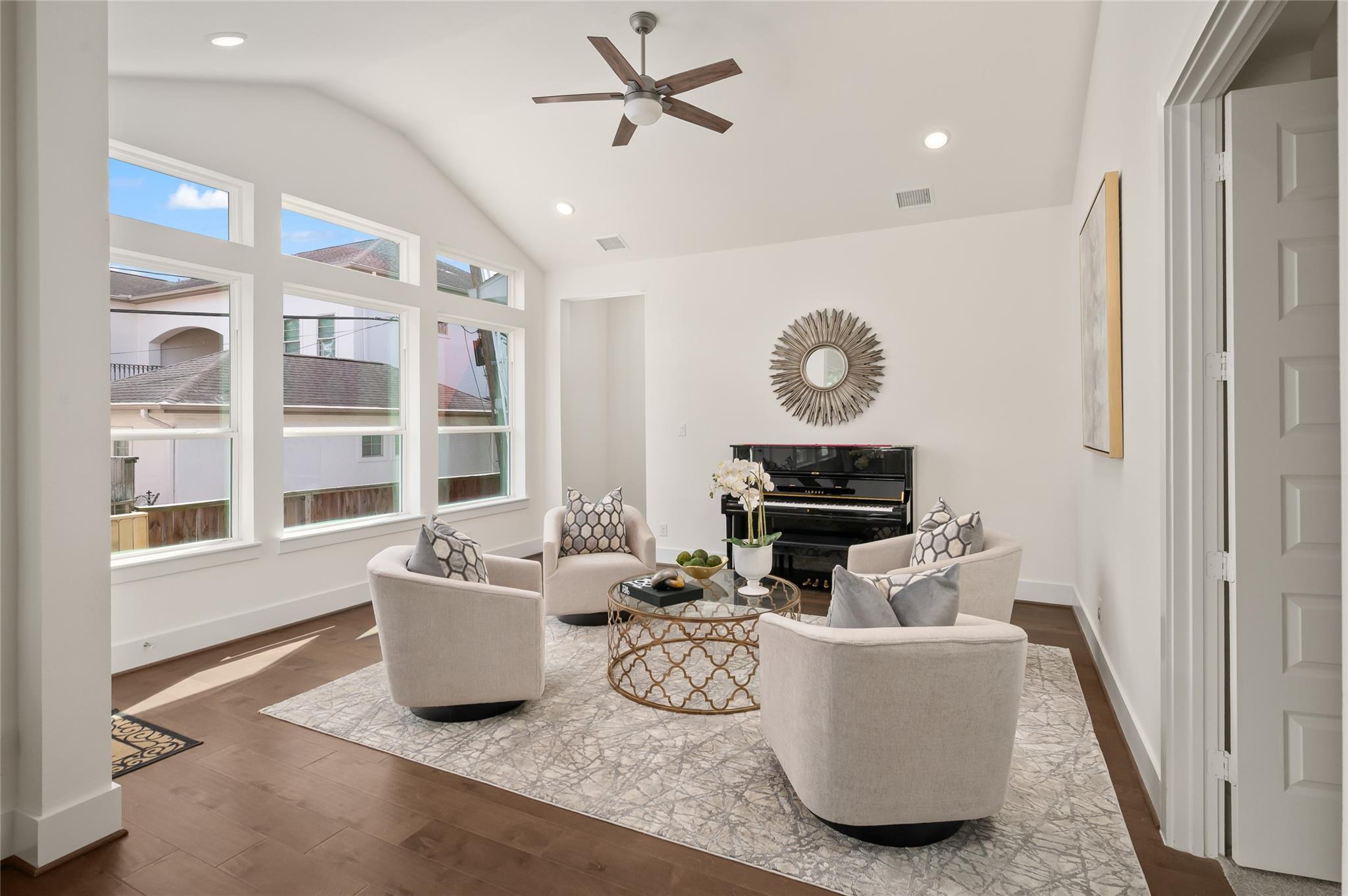 2215 Macarthur Street