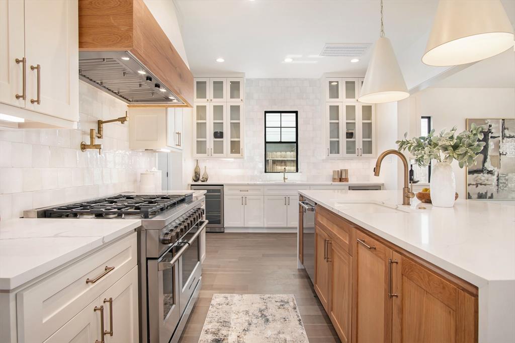 225 E 24th Street
