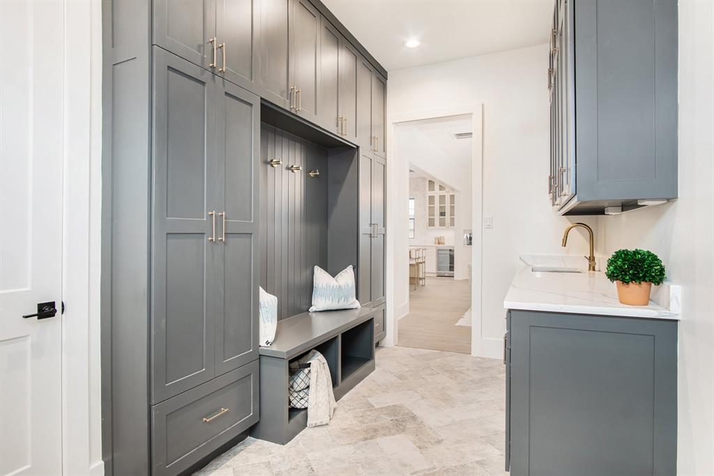 225 E 24th Street