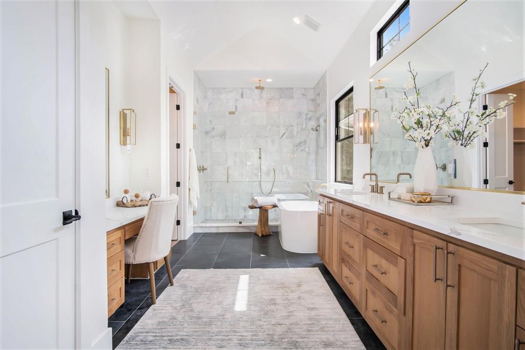 225 E 24th Street