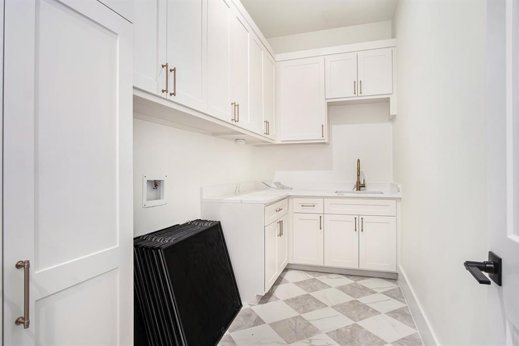 225 E 24th Street