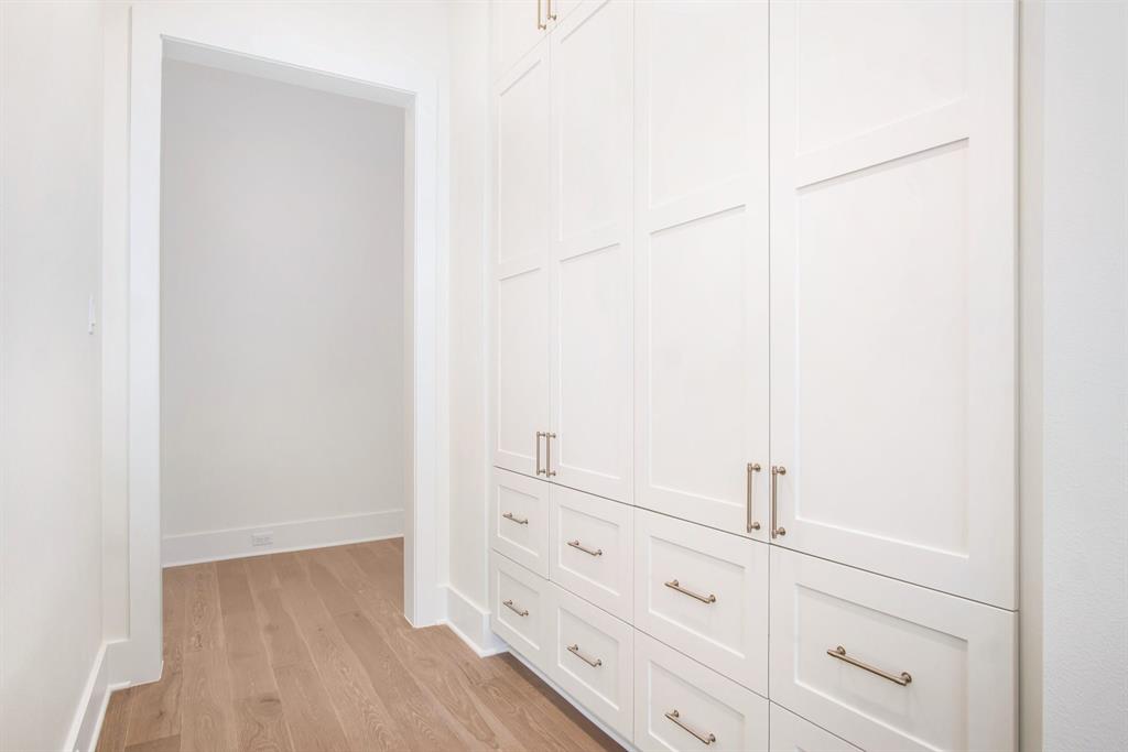 225 E 24th Street