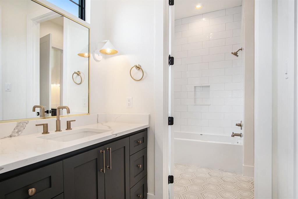 225 E 24th Street