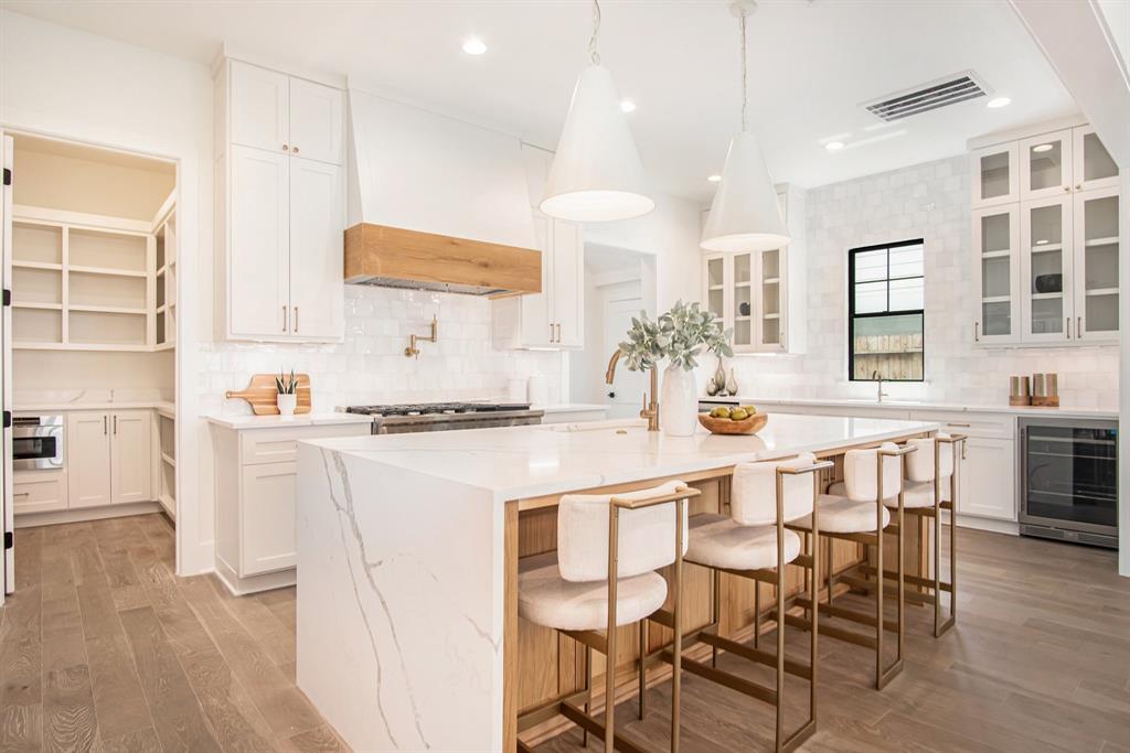 225 E 24th Street