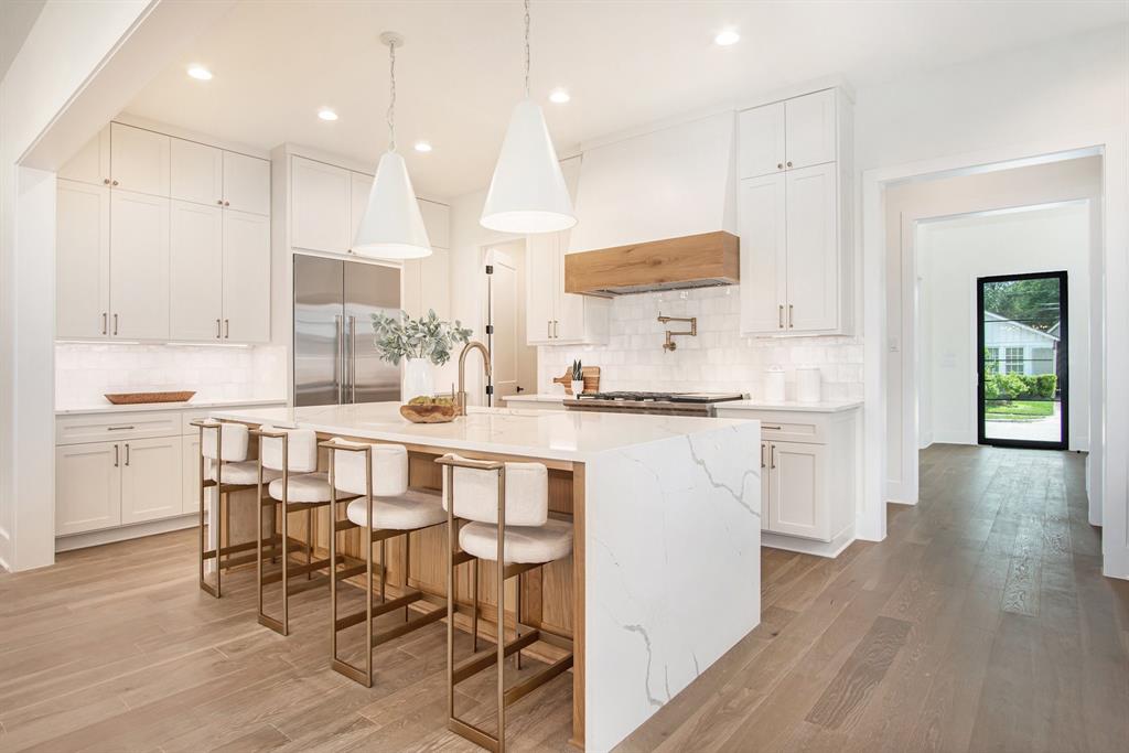 225 E 24th Street