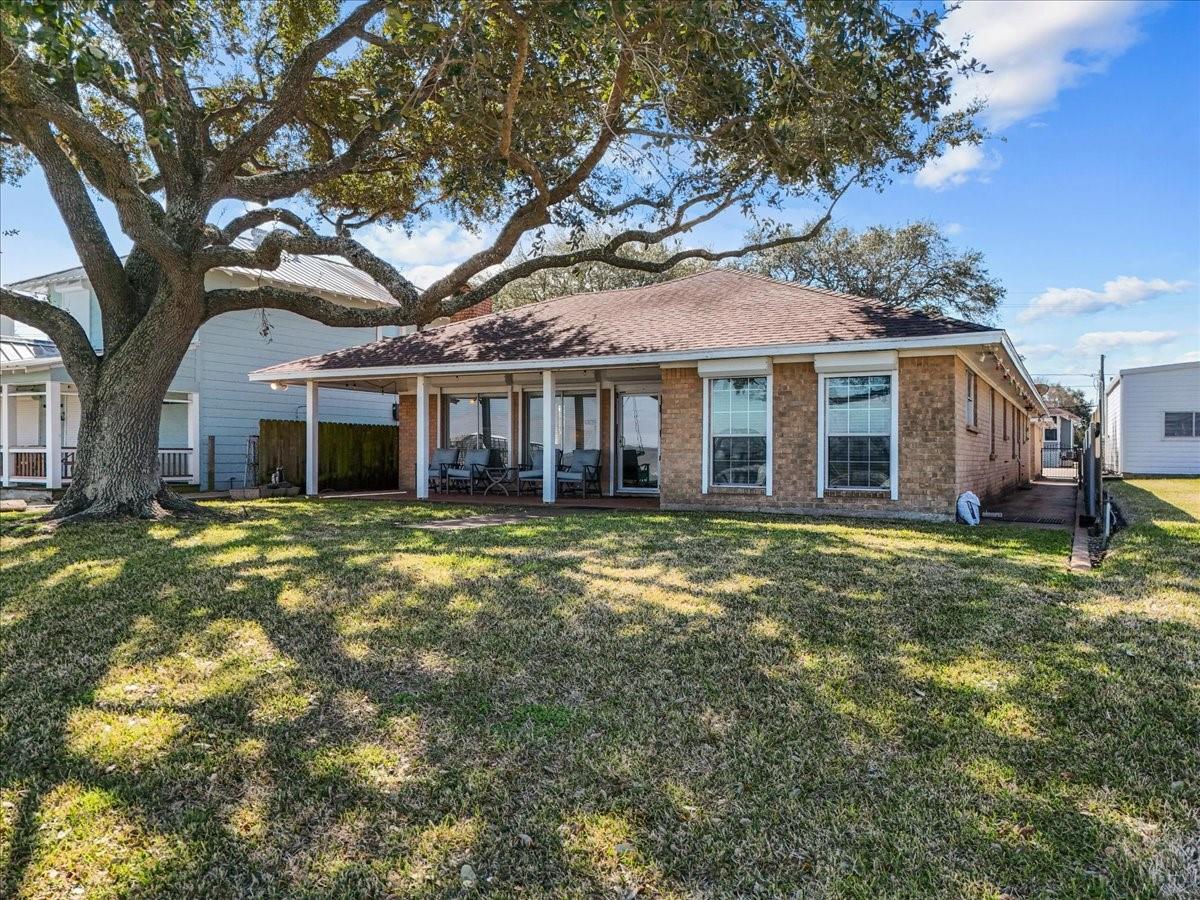 2823 Bayshore Drive