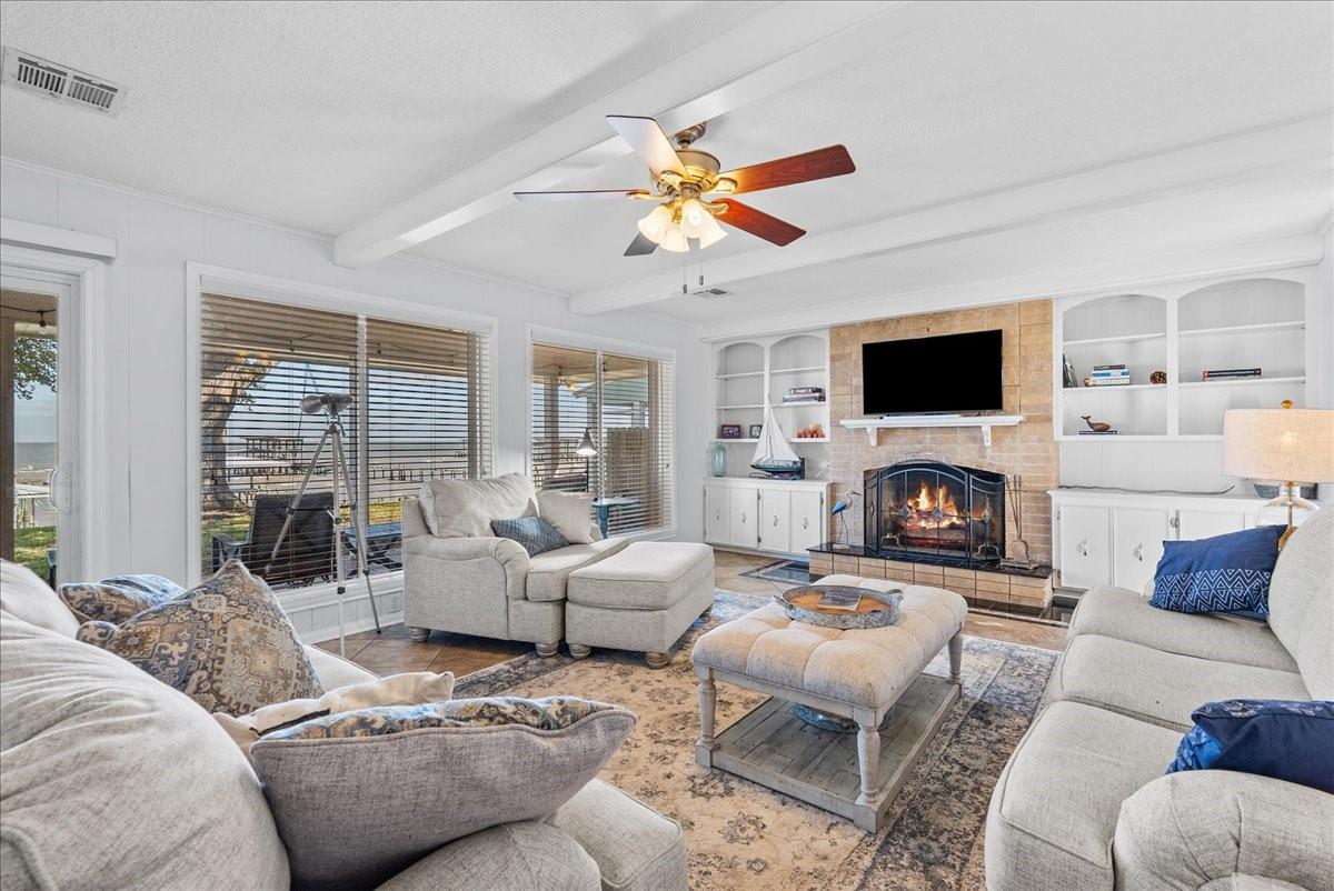 2823 Bayshore Drive