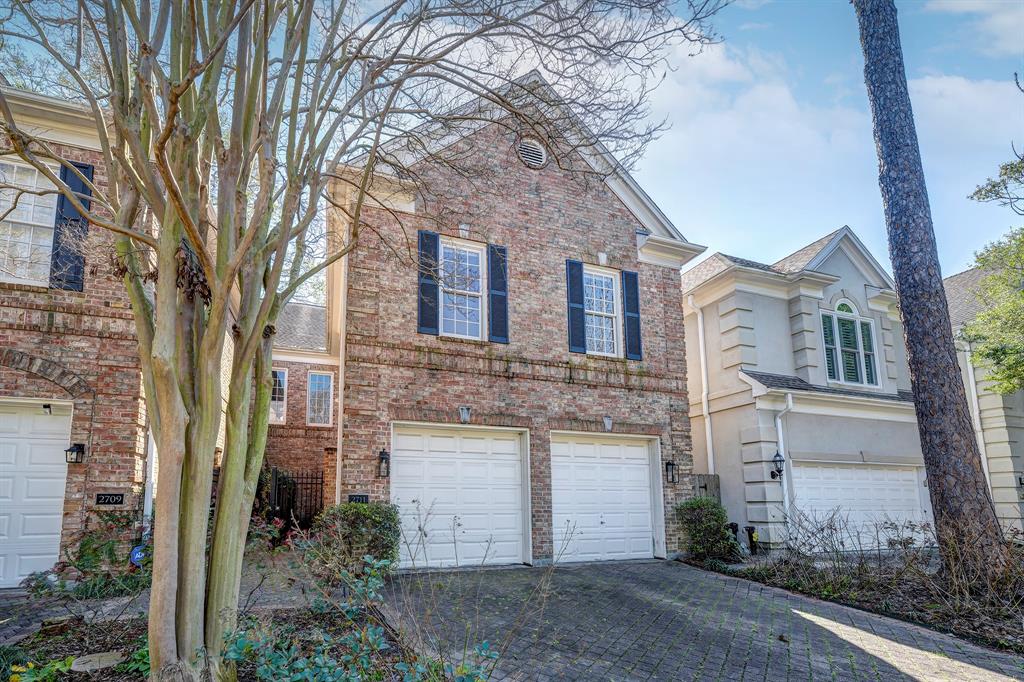 2711 Wroxton Road