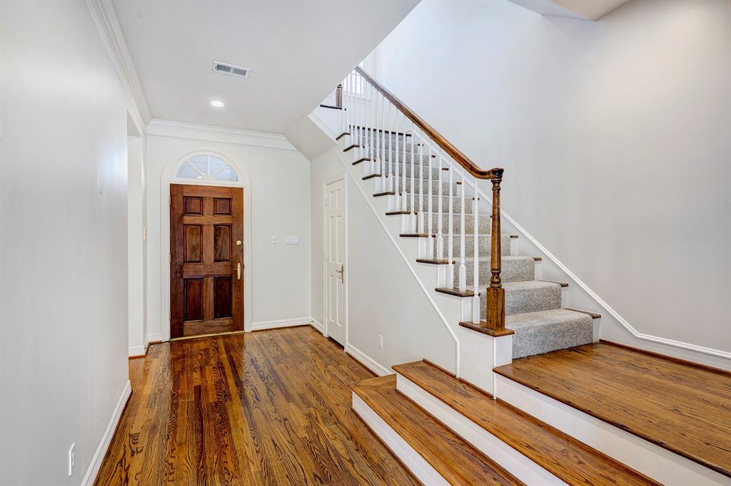 2711 Wroxton Road