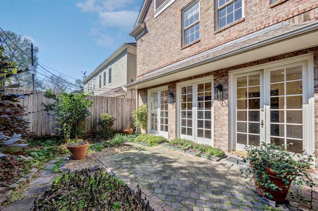 2711 Wroxton Road