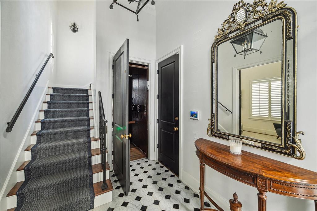1747 Sunset Boulevard