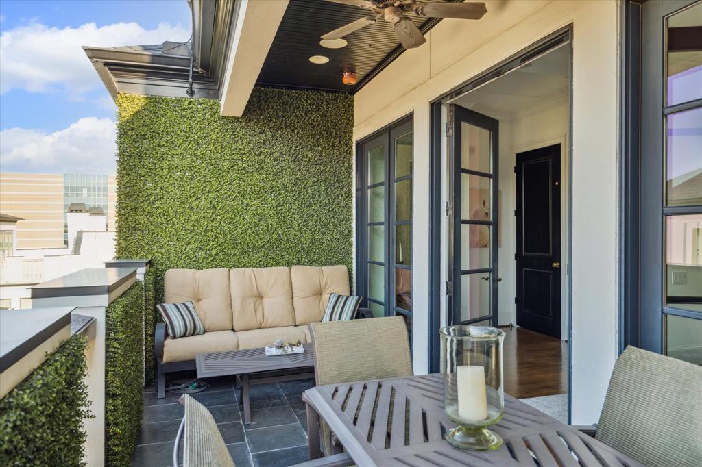 1747 Sunset Boulevard