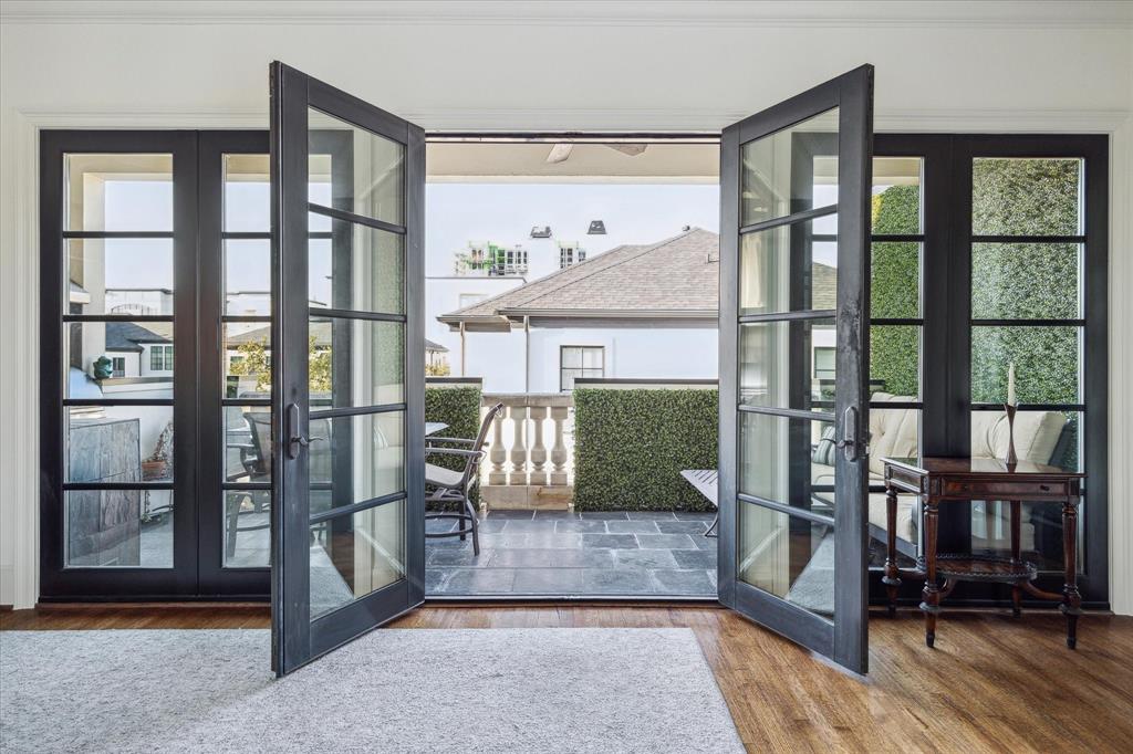 1747 Sunset Boulevard