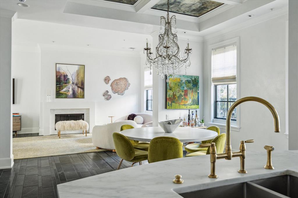 1747 Sunset Boulevard