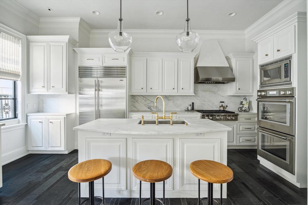 1747 Sunset Boulevard