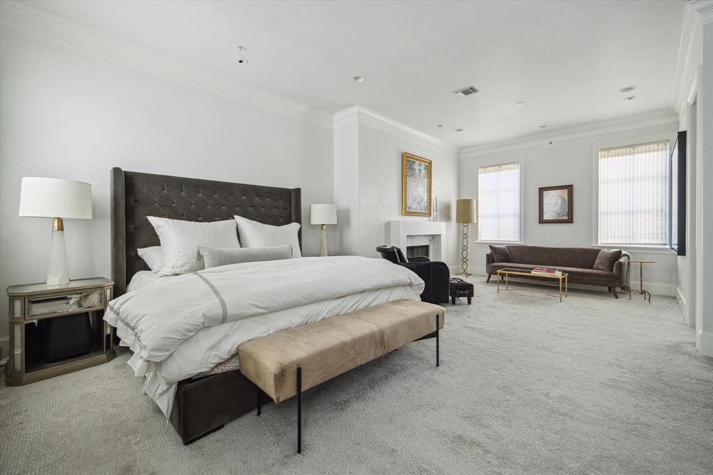 1747 Sunset Boulevard