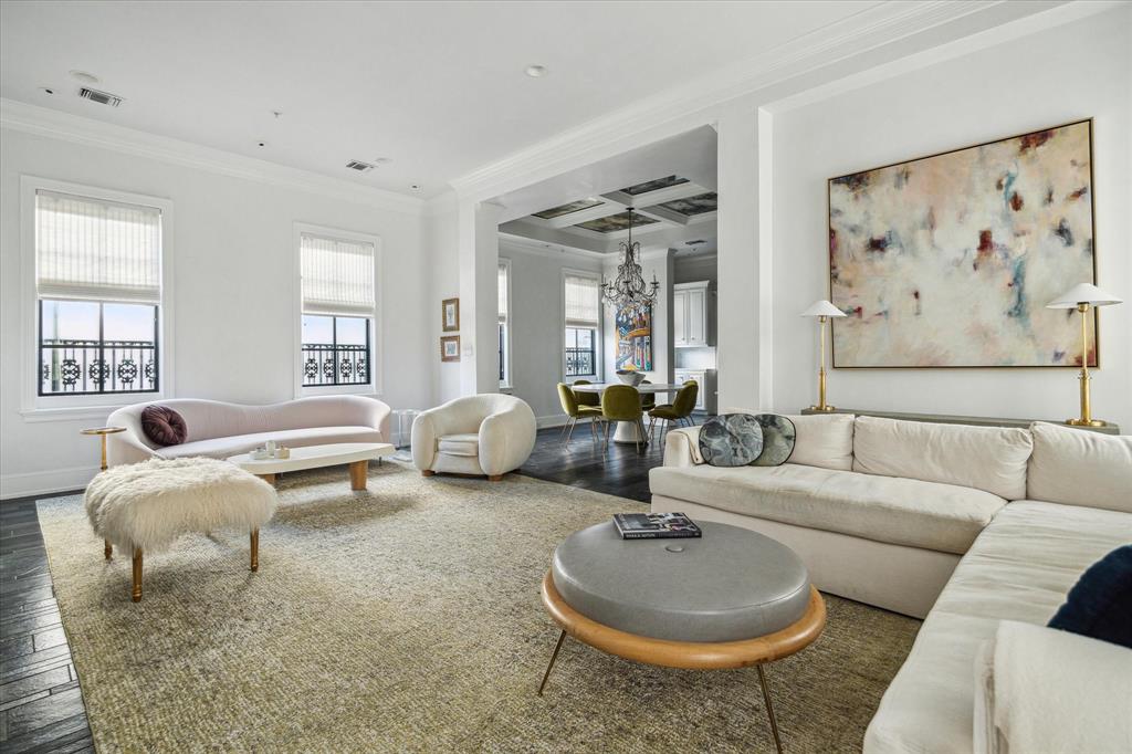 1747 Sunset Boulevard
