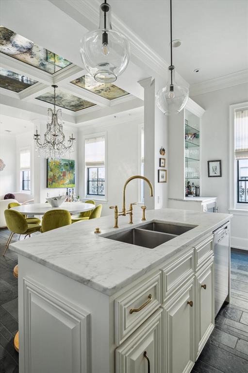 1747 Sunset Boulevard