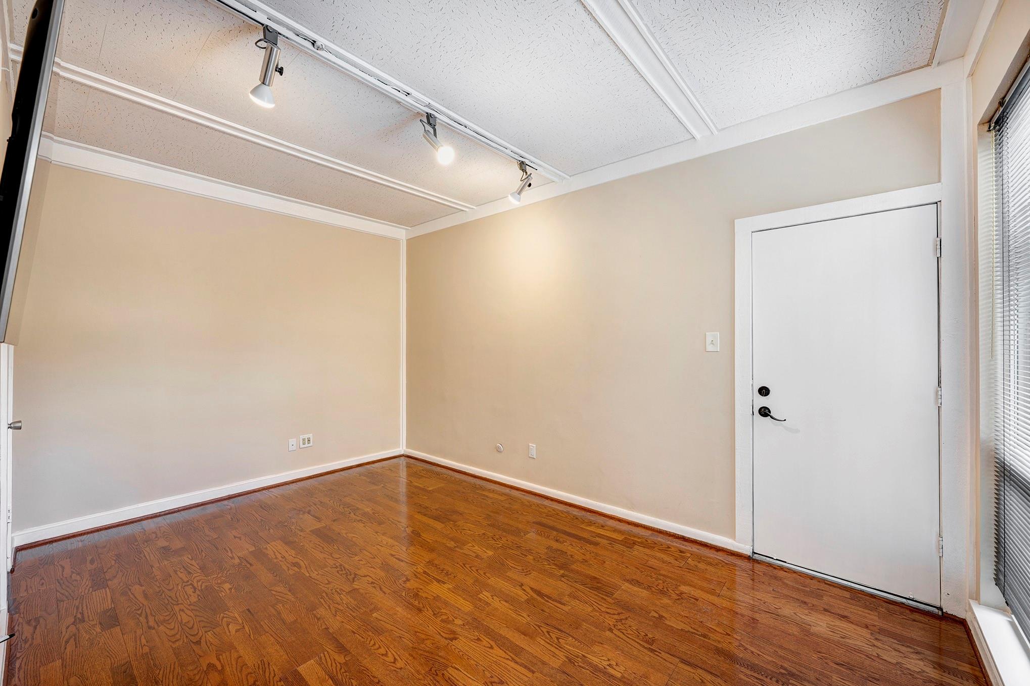 5822 Valley Forge Drive # 106
