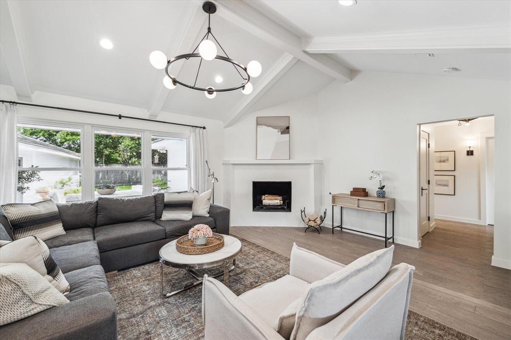 1607 Crystal Hills Drive
