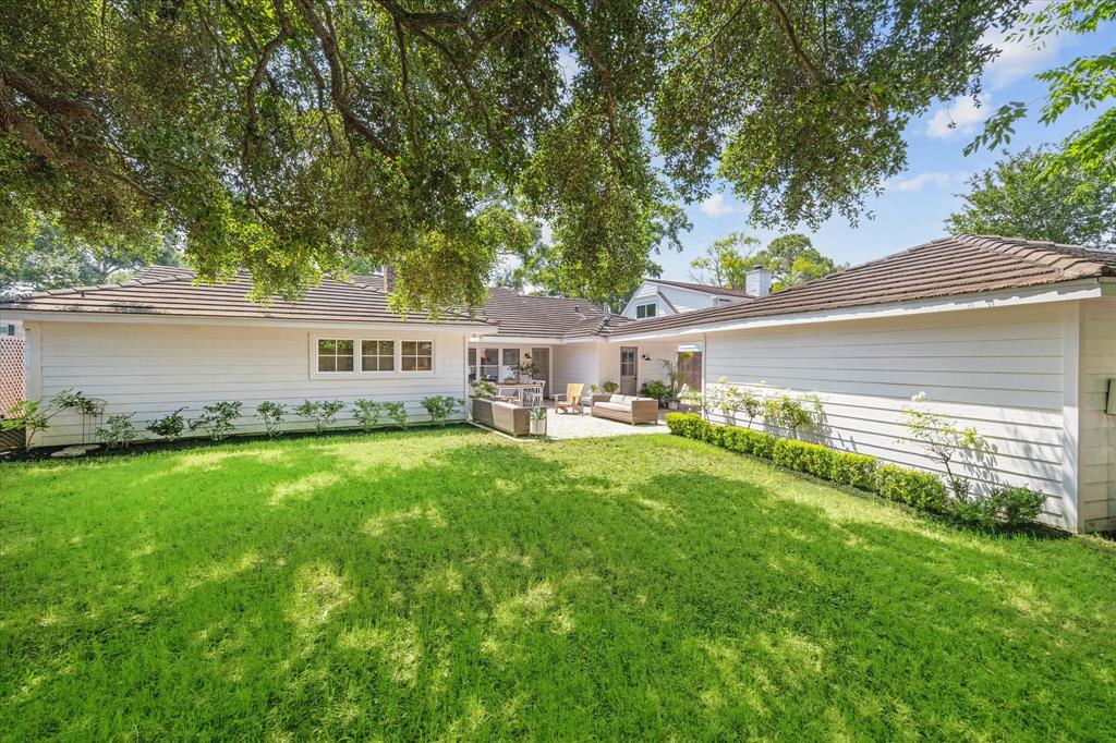 1607 Crystal Hills Drive