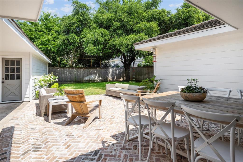 1607 Crystal Hills Drive