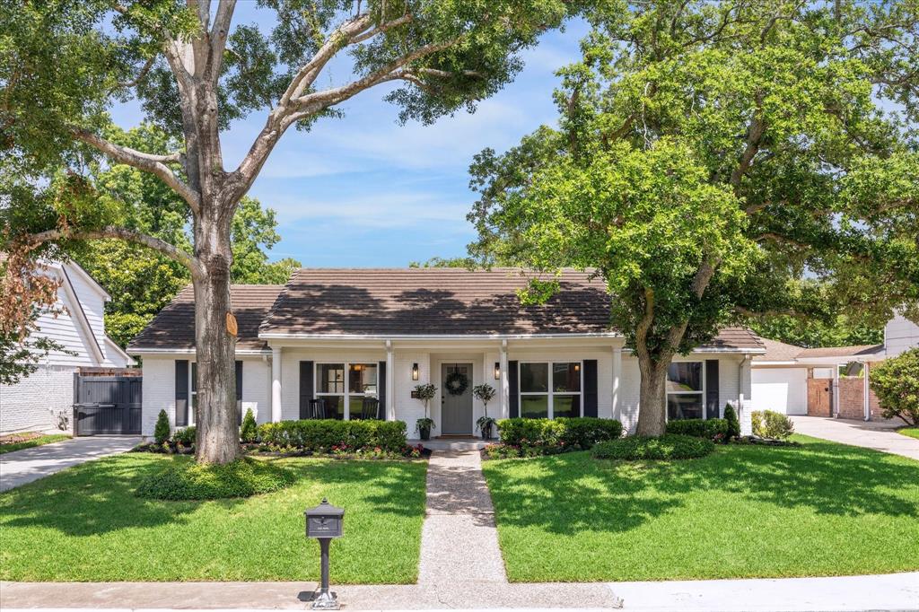 1607 Crystal Hills Drive
