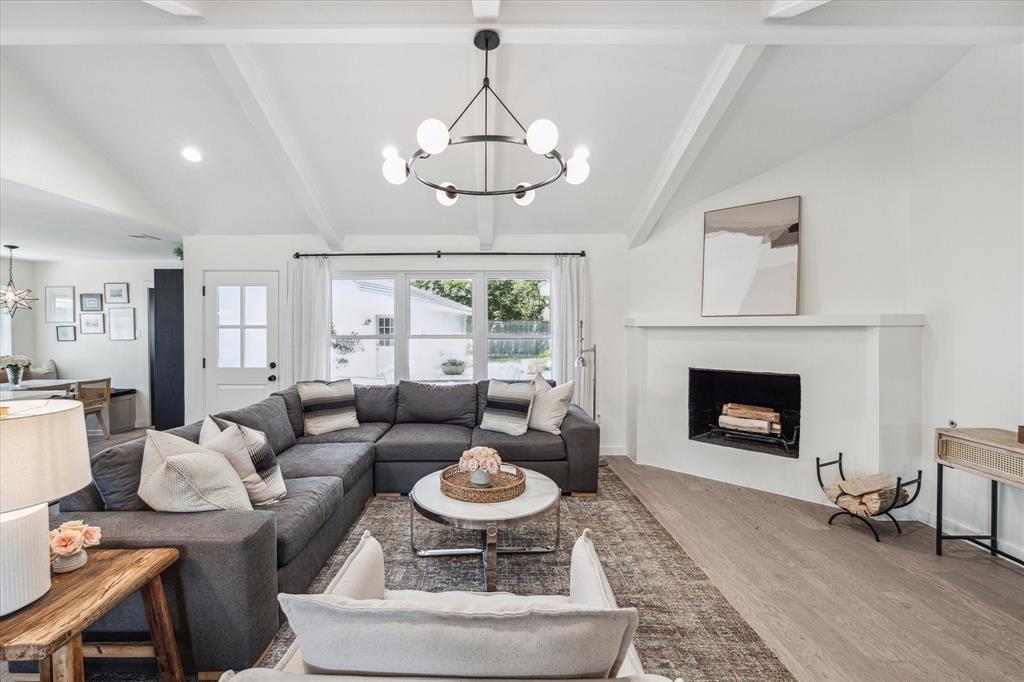1607 Crystal Hills Drive