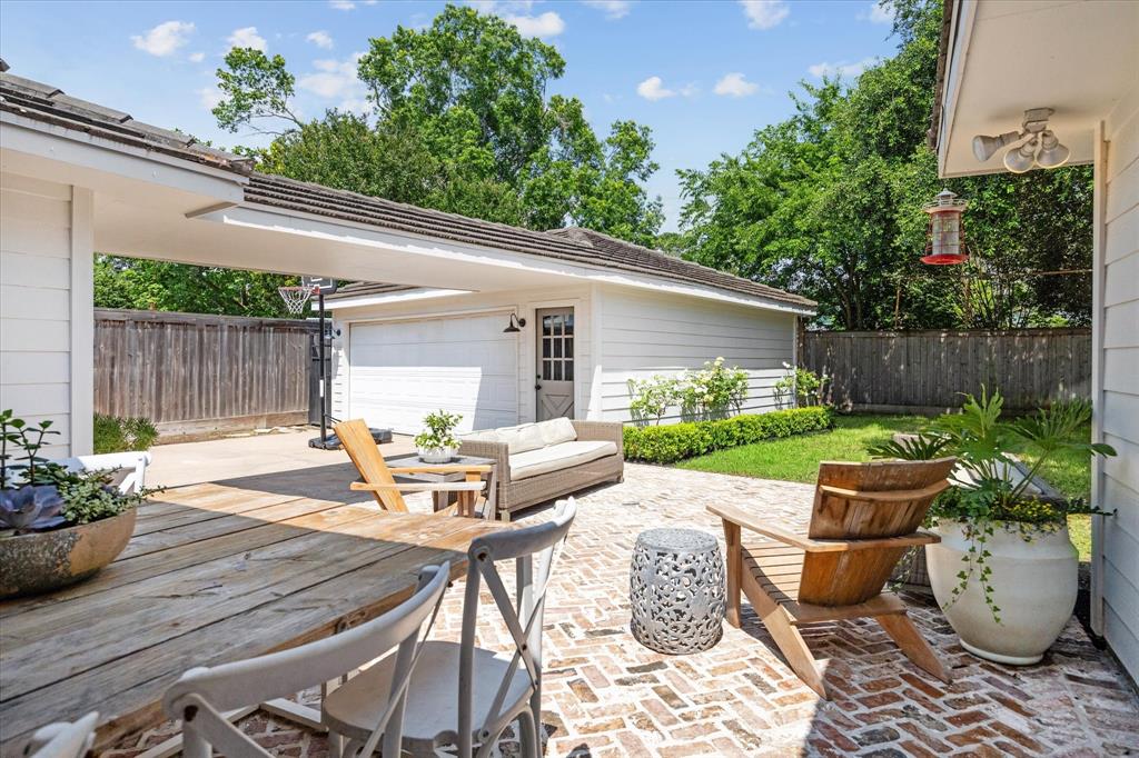 1607 Crystal Hills Drive