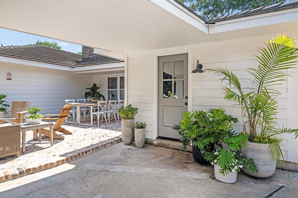 1607 Crystal Hills Drive