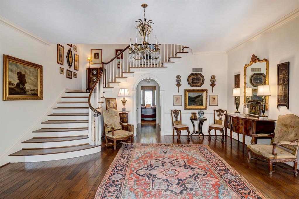 213 Kensington Court