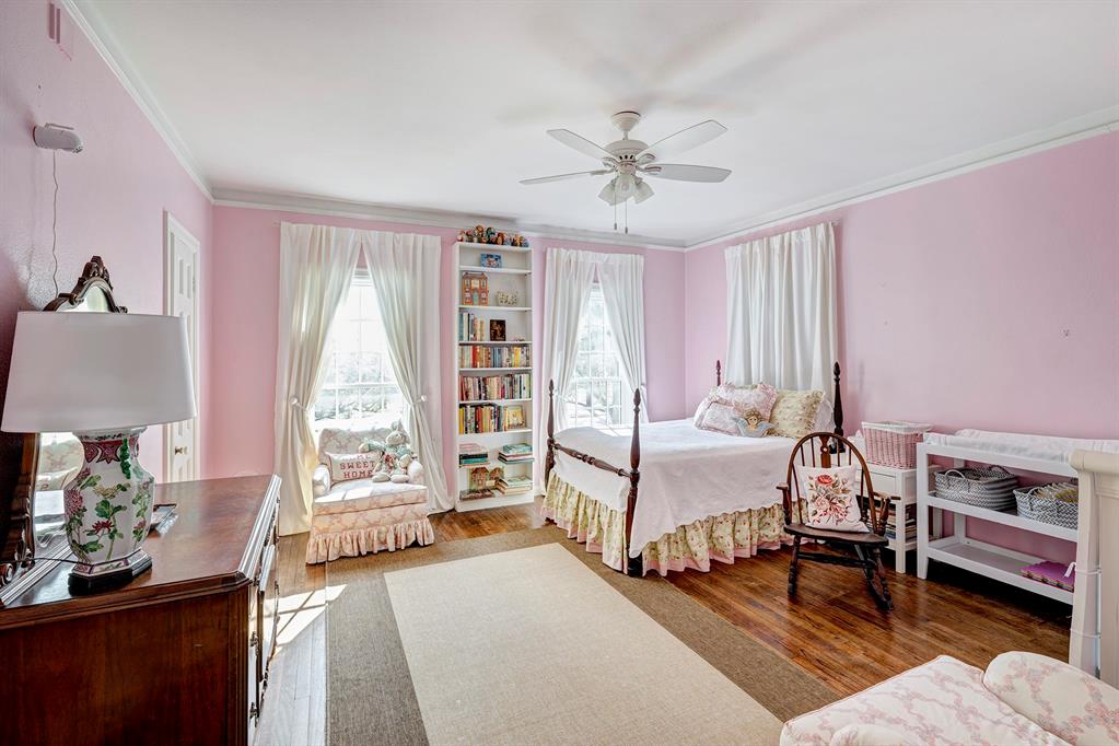 213 Kensington Court