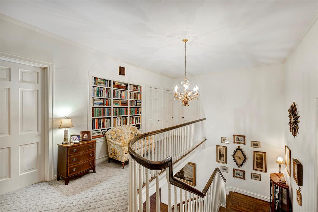 213 Kensington Court