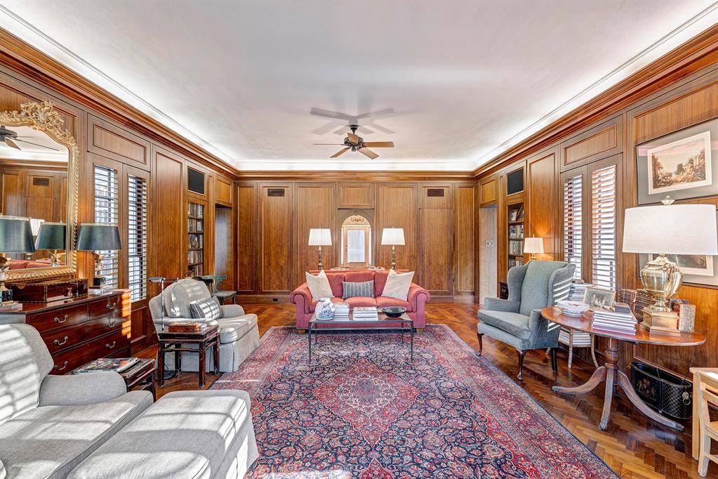 213 Kensington Court