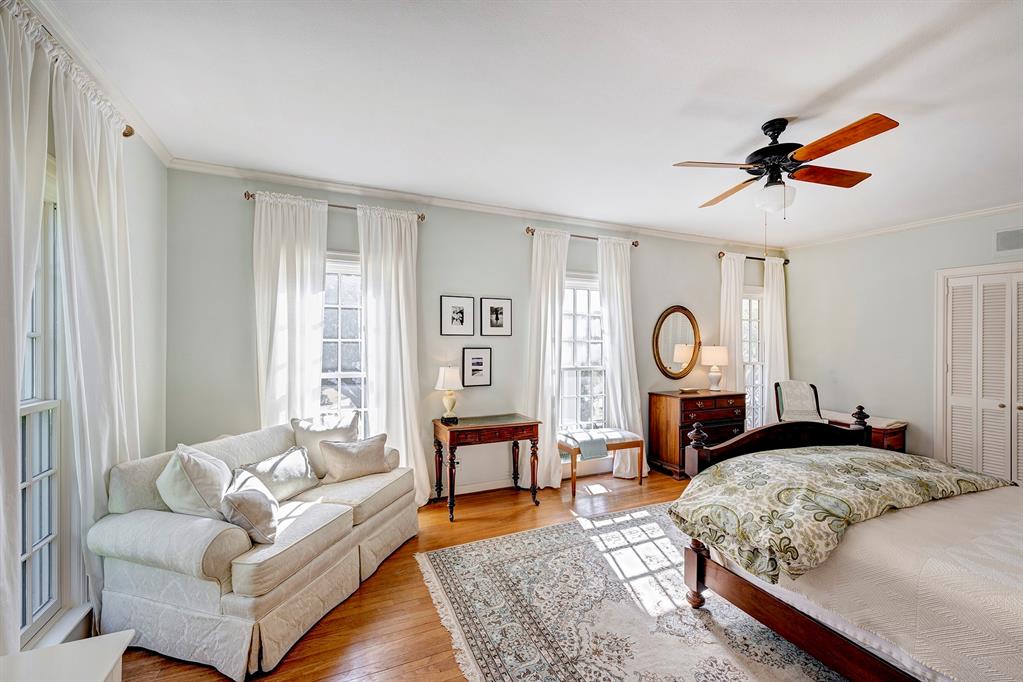 213 Kensington Court