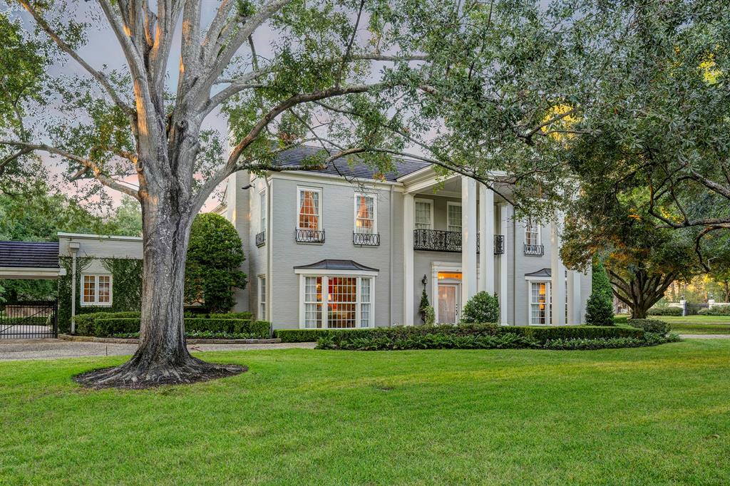 213 Kensington Court