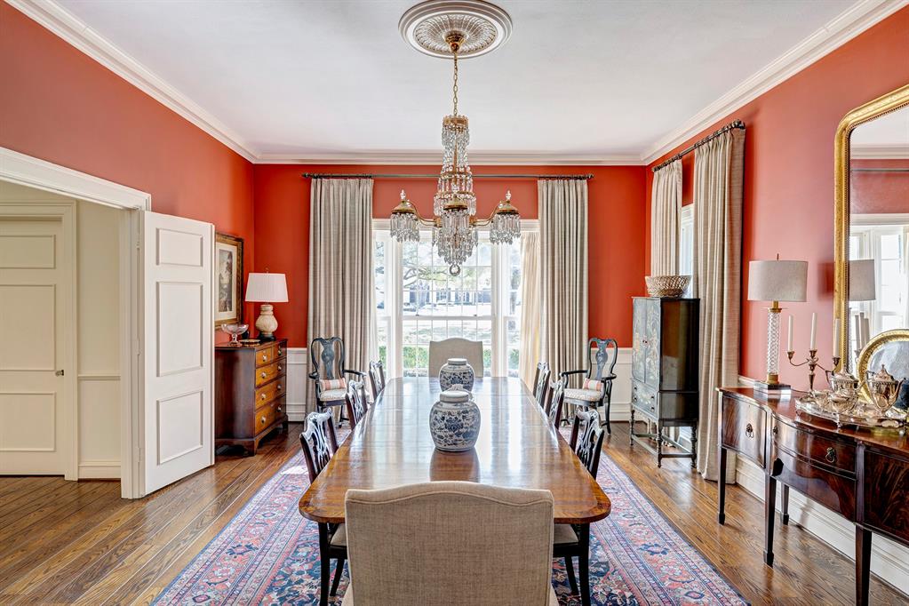 213 Kensington Court