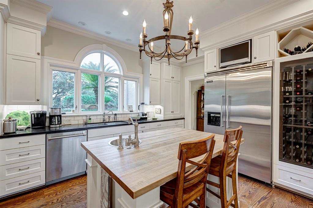 213 Kensington Court