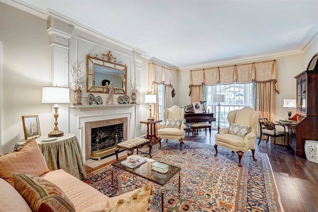 213 Kensington Court