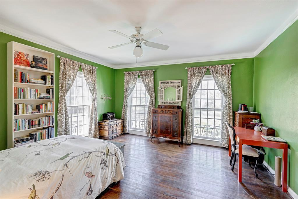 213 Kensington Court