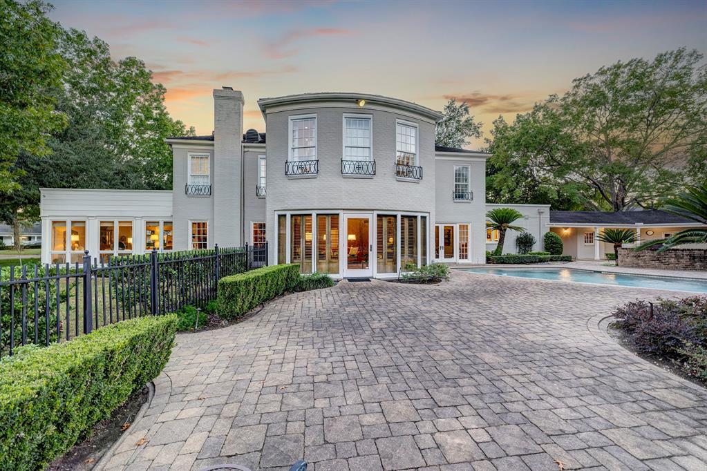 213 Kensington Court