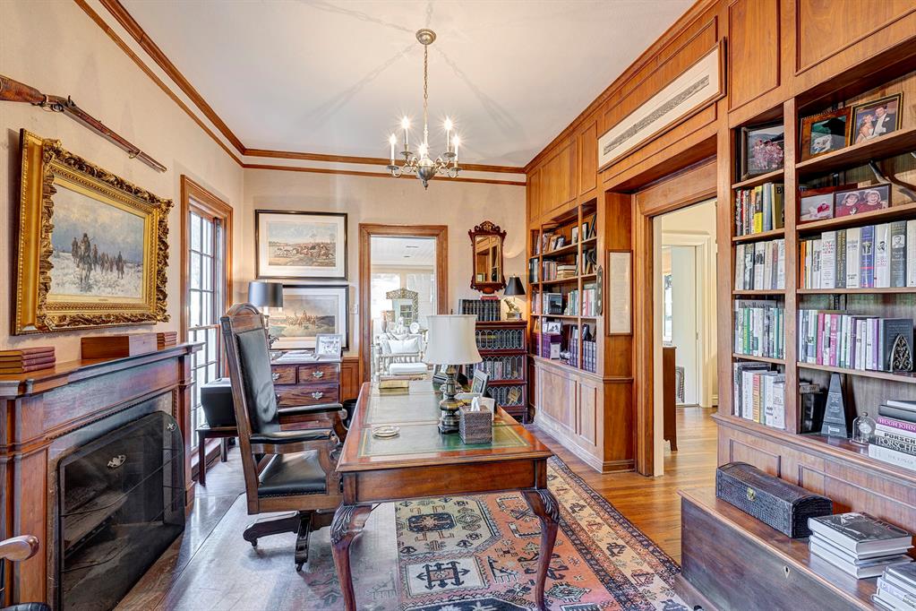 213 Kensington Court