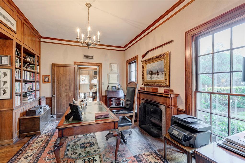 213 Kensington Court