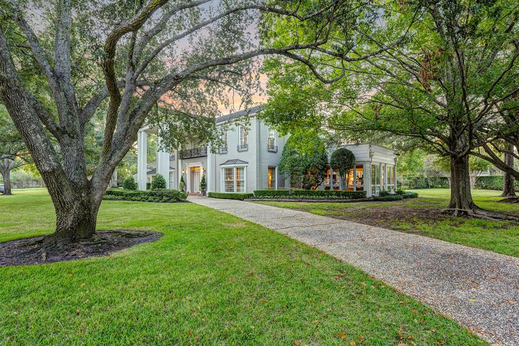 213 Kensington Court