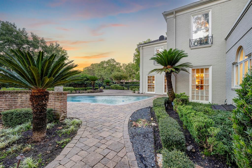 213 Kensington Court