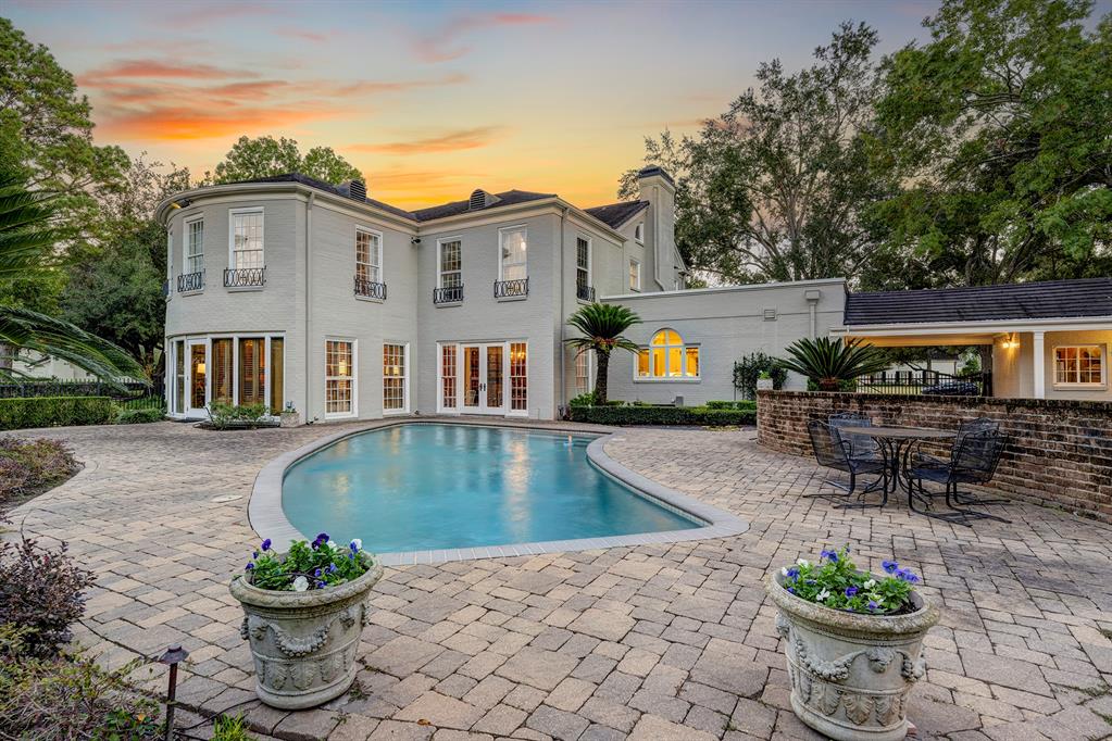 213 Kensington Court